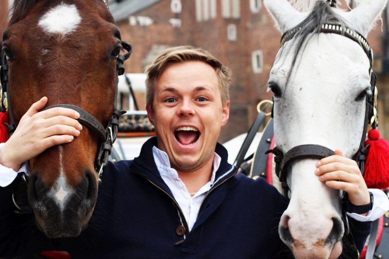 Photographer For Press Hire Professional - E17