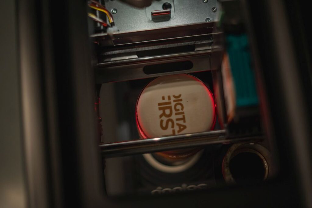 Guests Celebrating With Pints Of Guinness Printer Logo - E17