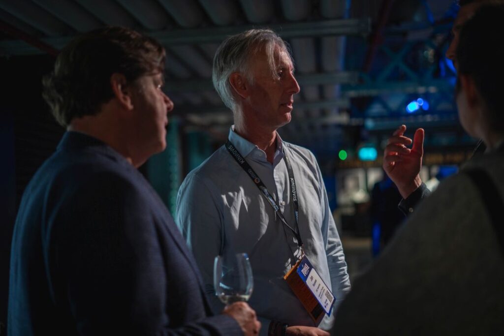 Guests Networking At Gravity Bar, Guinness Storehouse Dublin - E17