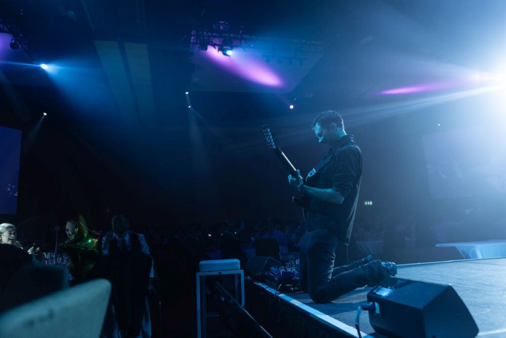 Guitarist Solo Player At The Gala Awards In Dublin Best Signers Suprise Corporate Gala Awards For Business Startups And International Companies In Europe And Uk - E17