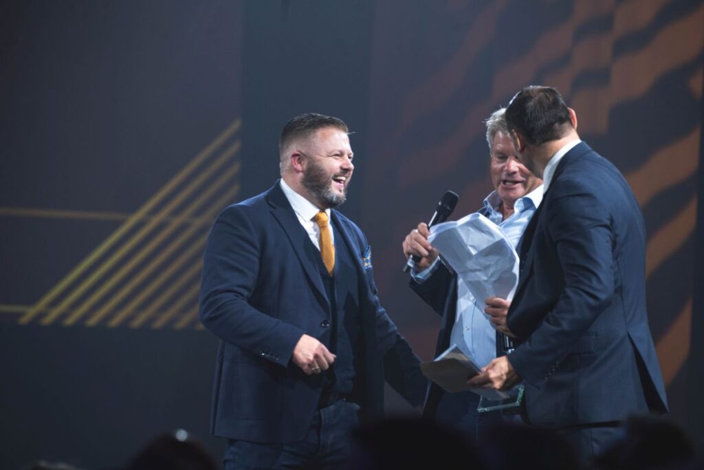 Speaker Speaks To Two Gala Winners At The Stage During Fedesa Conference Gala In Dublin Ireland Convention Centre Dublin - E17