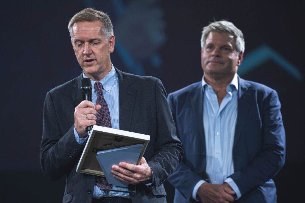 Speaker Speaks To Two Gala Winners At The Stage During Fedesa Conference Gala In Dublin Ireland Convention Centre Dublin City Centre - E17