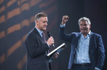 Speaker Speaks To Two Gala Winners At The Stage During Fedesa Conference Gala In Dublin Ireland Convention Centre Dublin Final Speech - E17