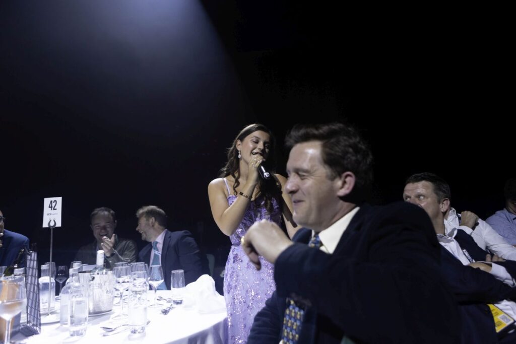 Suprise Singer Secretly Start Singing From The Tables At The Gala Awards In Dublin - E17