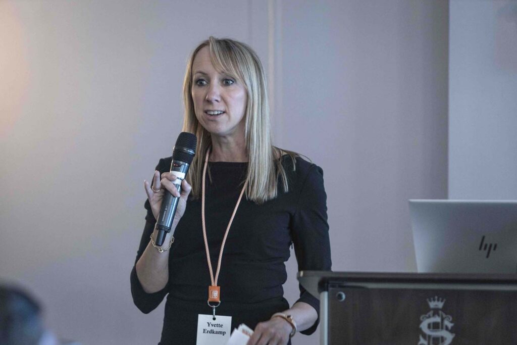 Manager Women Speaking At The Top Irish Hotel In St Stephens Green Dublin - E17